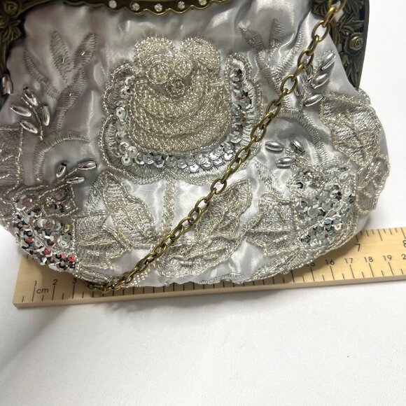 Vintage Style Purse White Satin Embroidered Small Purse With Brass Frame & Chain - Picture 7 of 8